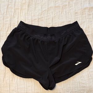 Brooks Women's Breakaway Black Shorts 2.5”
